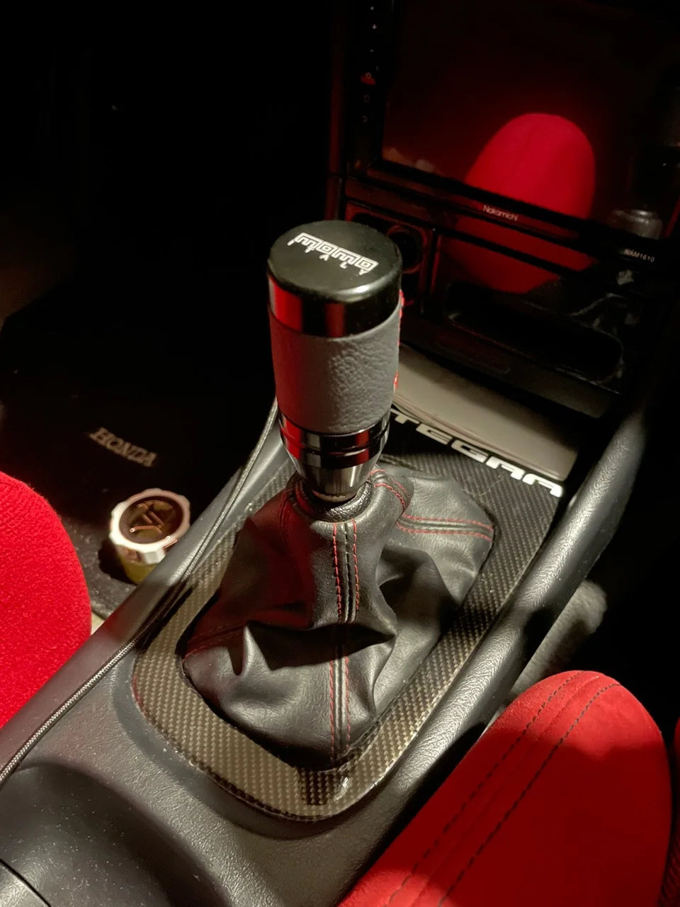 Pomo de Palanca de Cambios para Coche MOMO de 82 mm de Altura